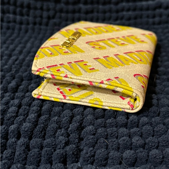 Steve Madden Beige and Yellow Wallet - Picture 5 of 5